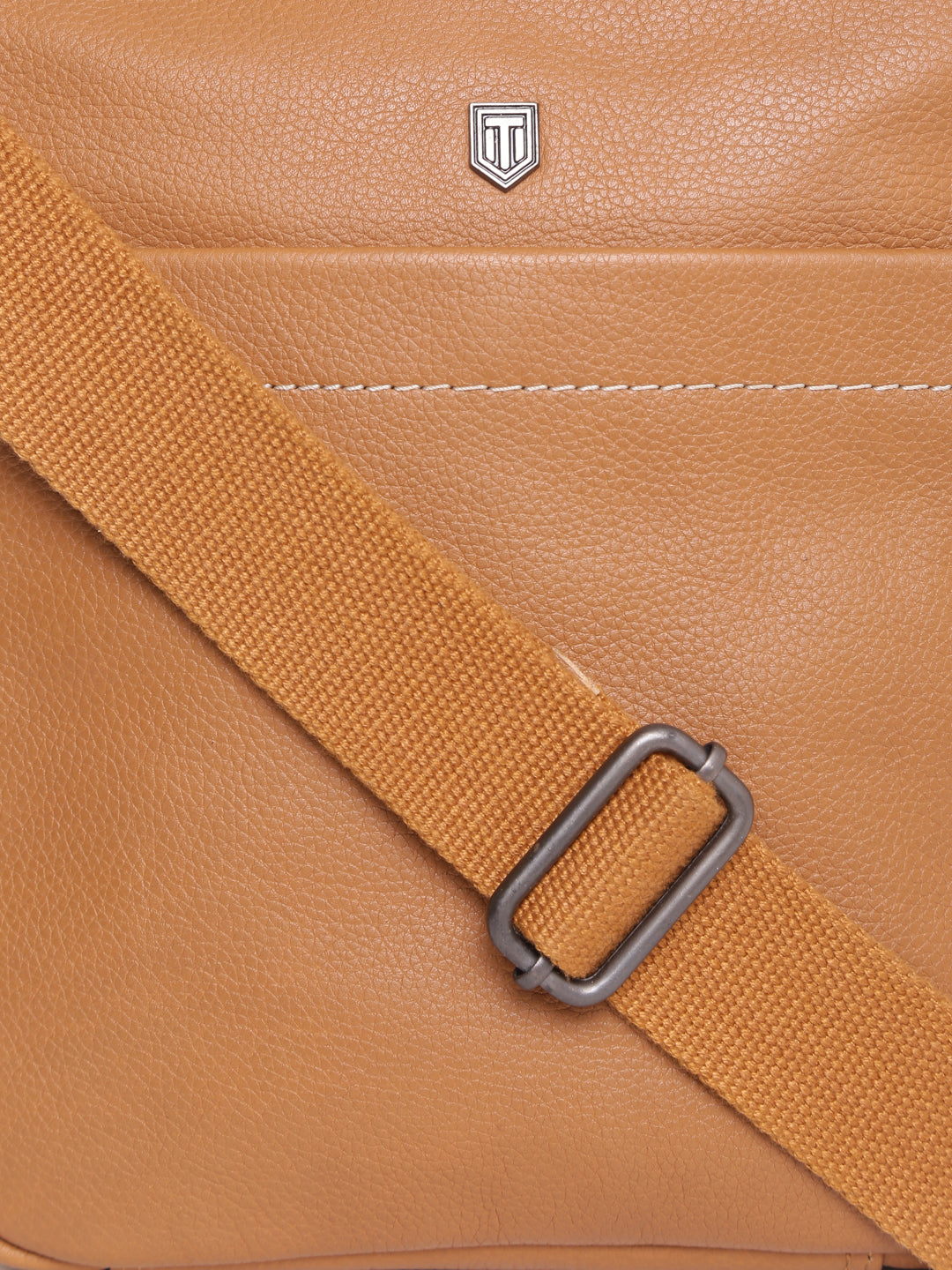 TL CROSSBODY WITH CONTRAST STITCH LINE