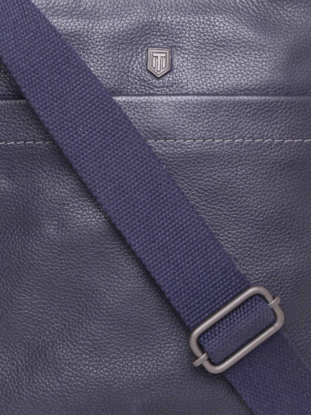 TL CROSSBODY WITH CONTRAST STITCH LINE